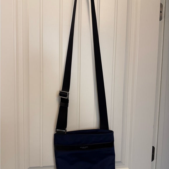 Michael Kors Small Navy Blue Shoulder Bag - Picture 2 of 3